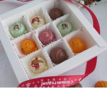 Набор 9 конфет в виде елочных игрушек к Новому Году