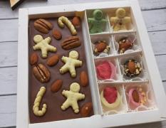 Набор 8 конфет и плитка шоколада к Новому Году