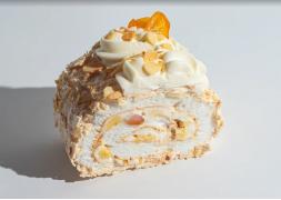 Меренговый рулет манго