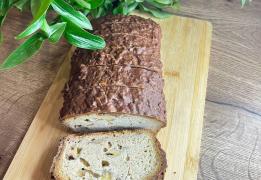 Кекс банановый с вафельной крошкой в шоколаде