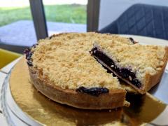 Пирог с черникой и лесными ягодами