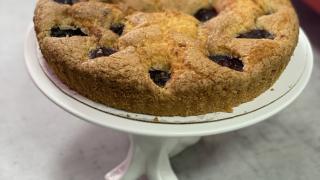 Сезонный пирог со сливой