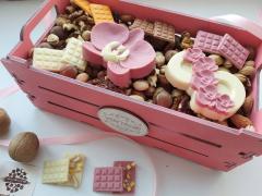 Подарочный набор с орехами и шоколадом к 8 марта