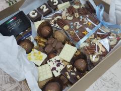 Подарочный набор с орехами, шоколадом и кофе к 23 февраля