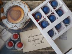 Набор 9 корпусных конфет из темного шоколада с начинкой