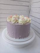 Торт  с кремовым декором