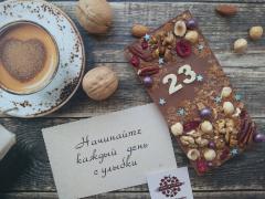 Молочный шоколад с датой и наполнением