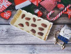 Белый шоколад с орехами