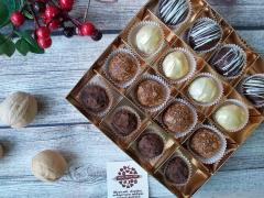 Набор 16 конфет сырные и шоколадные трюфели ассорти
