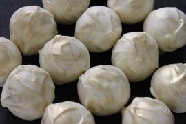 Трюфель с сыром Дор Блю на белом шоколаде