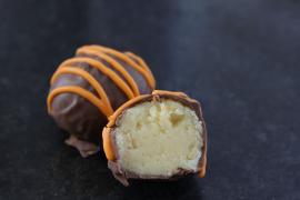Трюфель с сыром Пармезан и вкусом тыква-анис-апельсин на белом шоколаде